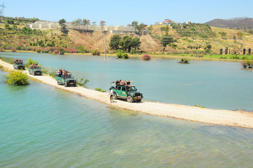 Jeep Safari & Green Lake Boat Trip: An Unforgettable Day of Nature History